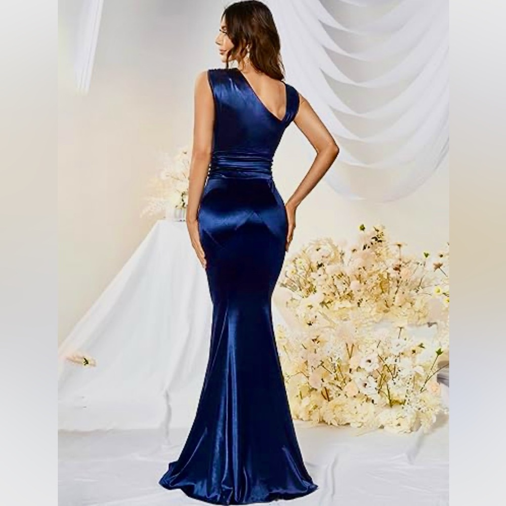 Dress - Picture 2 of 11